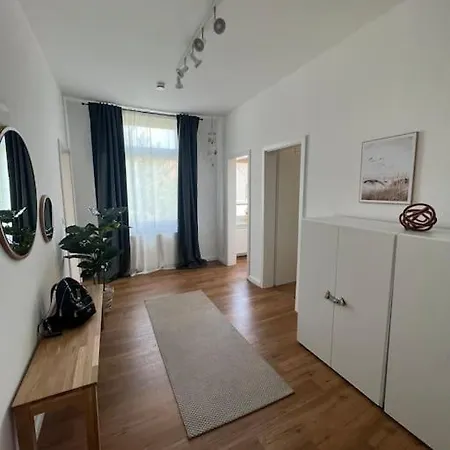 Mercedes 4 Personen Parkplatz Zentrum