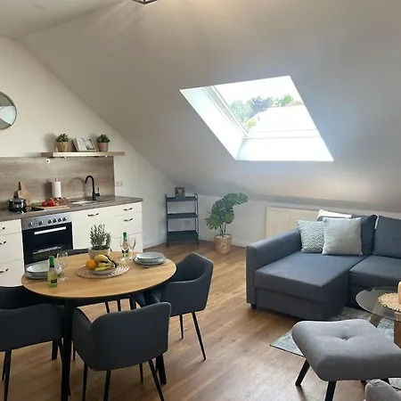 Mercedes 4 Personen Parkplatz Zentrum *