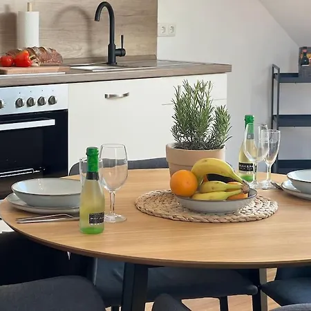 Mercedes 4 Personen Parkplatz Zentrum Apartment